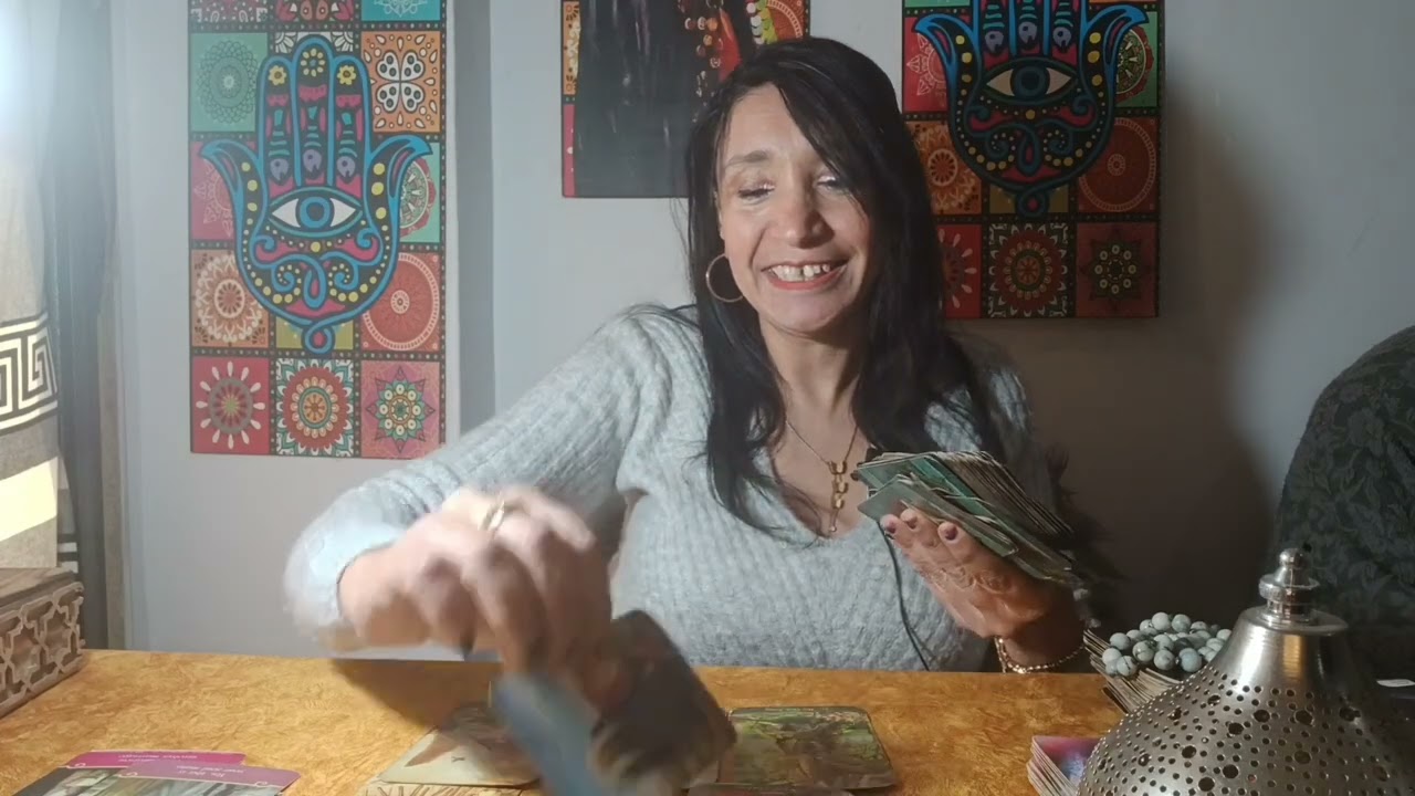 اختر كارت واعرف الشخص اللي في بالك لما تيجي في بالوا بيشوفك إزاي وراءيوا فيك اية