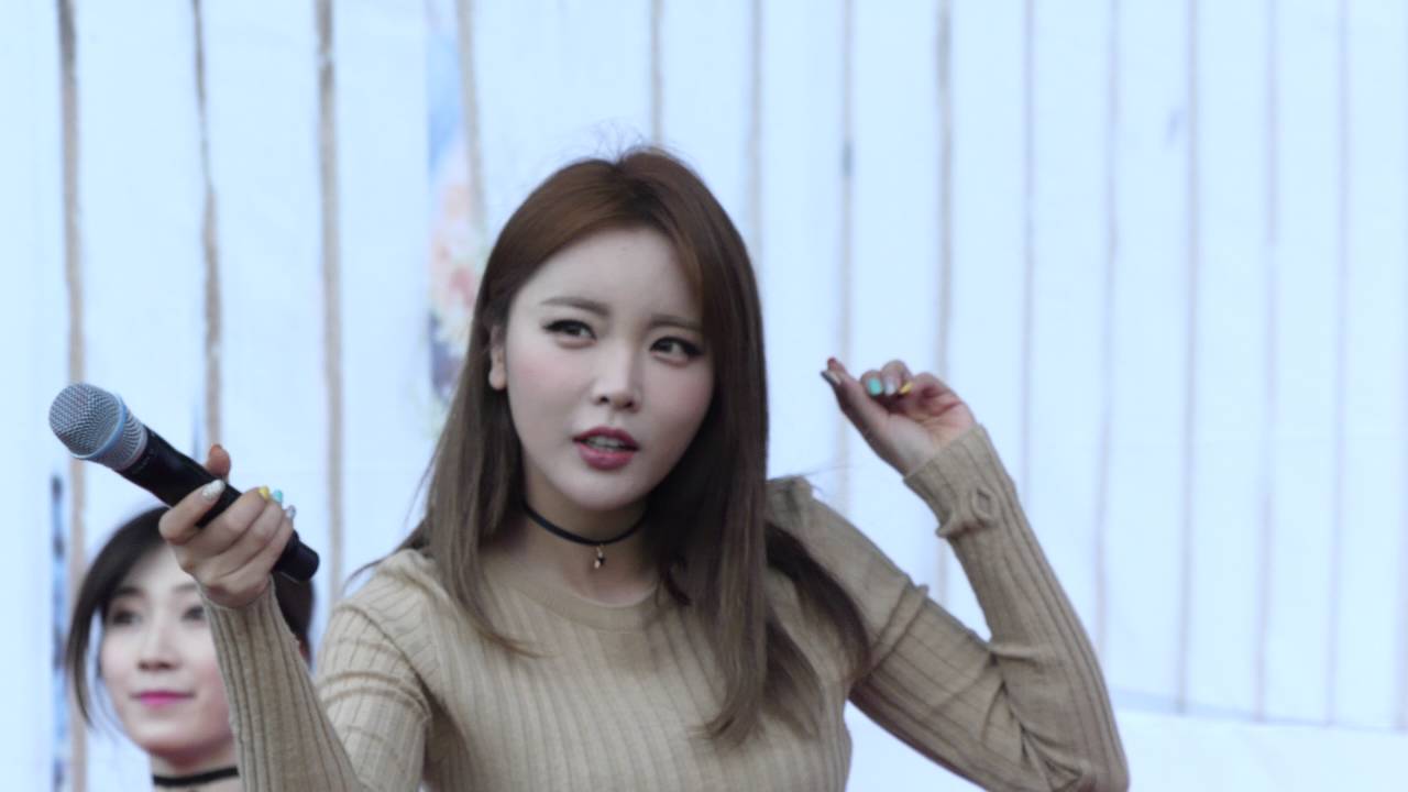 [16.04.17] 홍진영 - 내 나이가 어때서 롯데몰 김포공항점 GF 썬큰광장