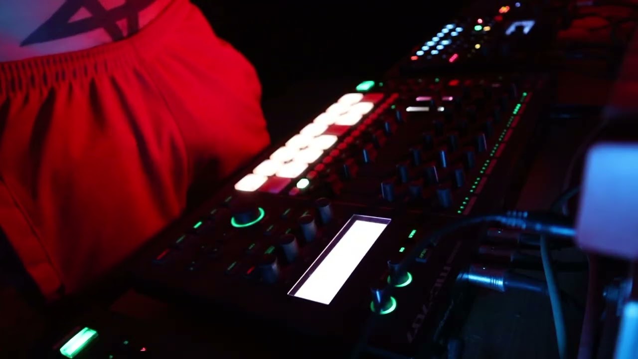 Synthjam y errores ambient roland tr8s mc707 elektron syntakt digitone ii