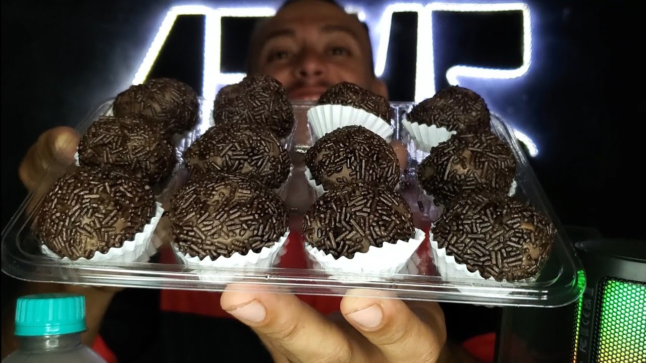 ASMR - Comendo BRIGADEIRO