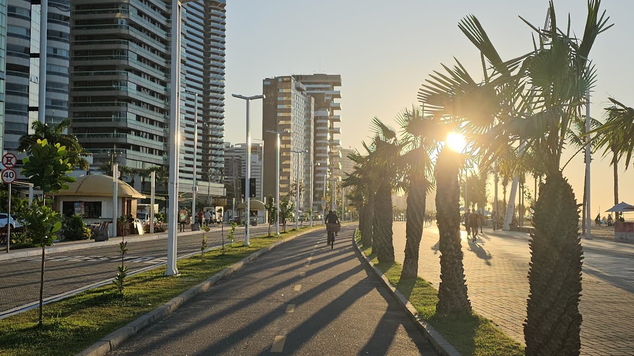 CAMINHANDO PELA BEIRA MAR DE FORTALEZA  (INDO ATÉ  A ACADEMIA)