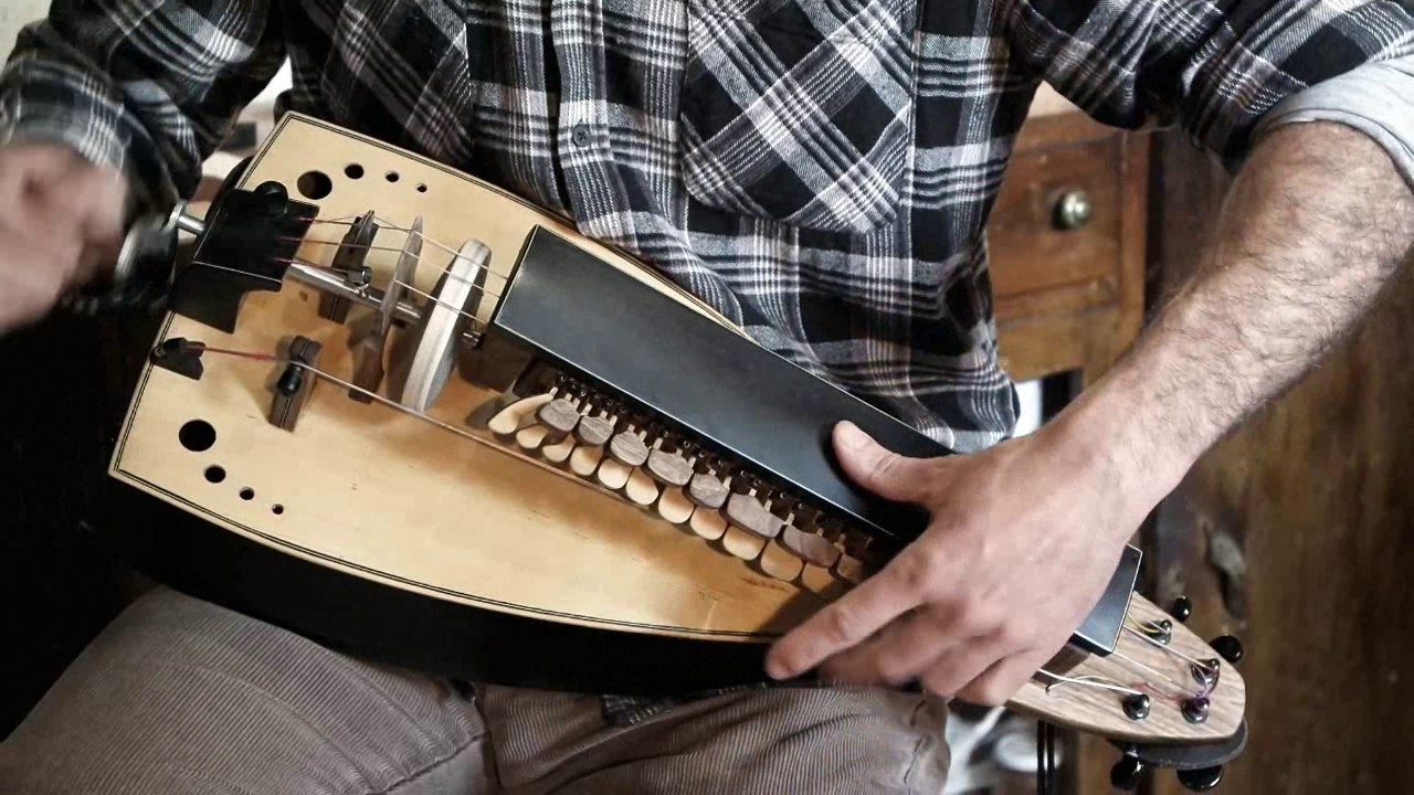 CASA CHISTAU, UN LUTHIER EN LA MONTAÑA / videorreportaje / Al Escuchete