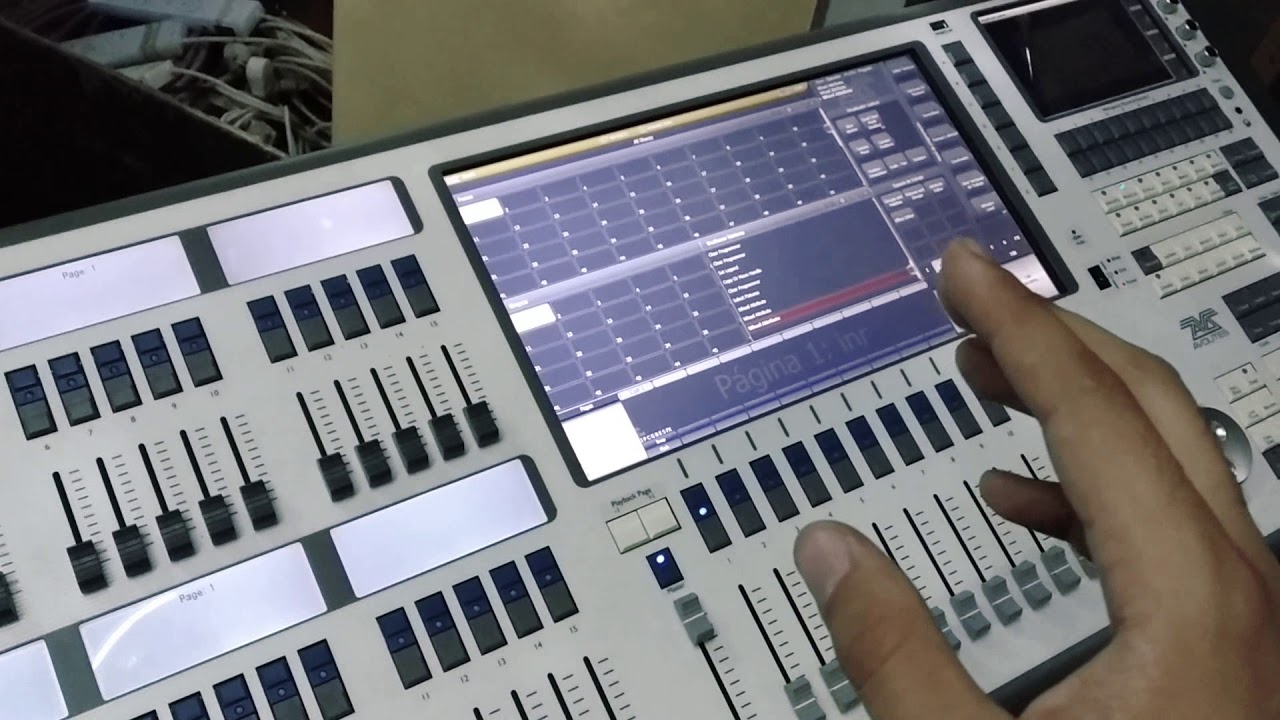 Vistazo rápido a la Avolite Arena (Maquinon)