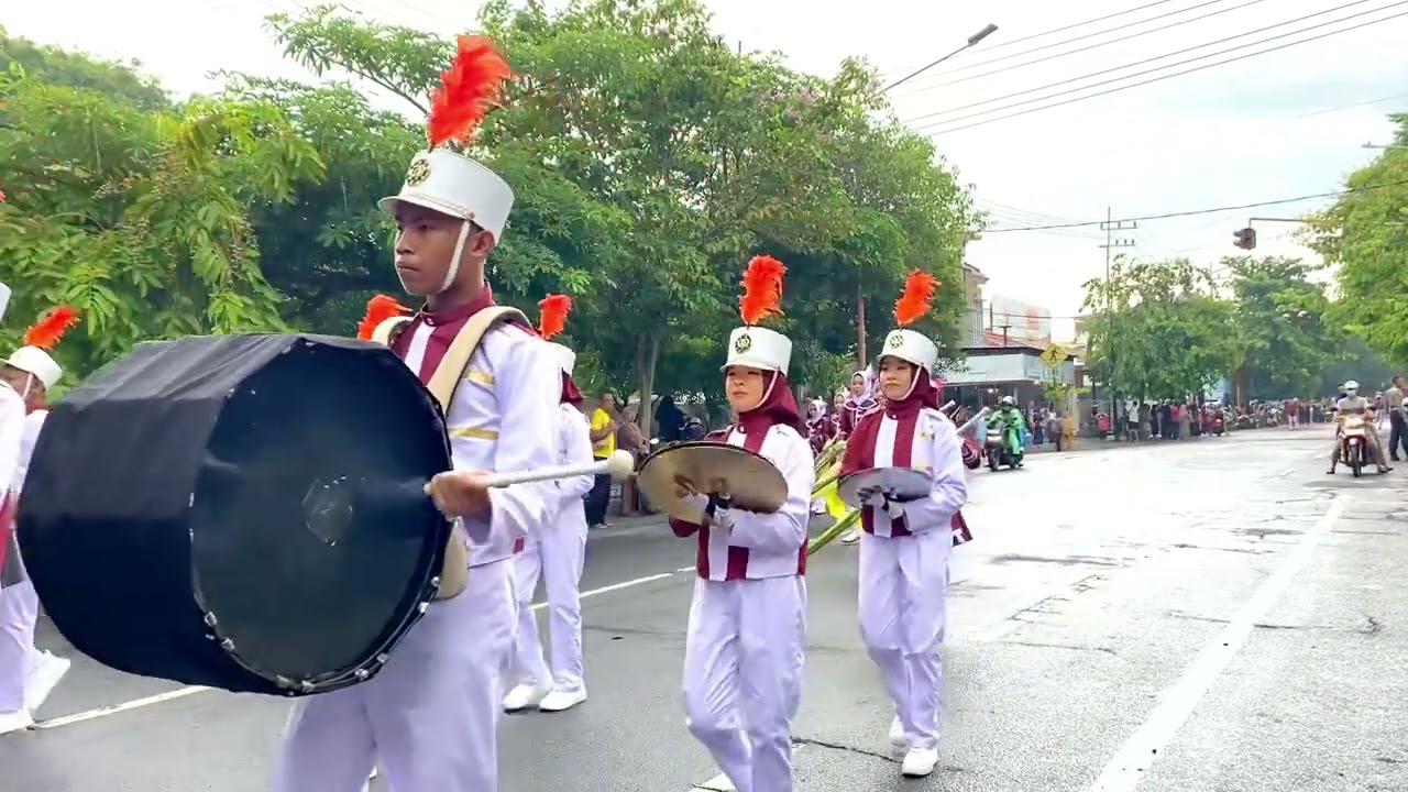 Basah Kuyup Tetap Memukau !! Marching Band GWMBI  MTsN 1 Banyuwangi Tampil Di Kejurkab 2025