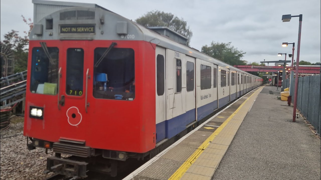 The goated old school District Line D78 stock Rail Adhesion train at Amersham 