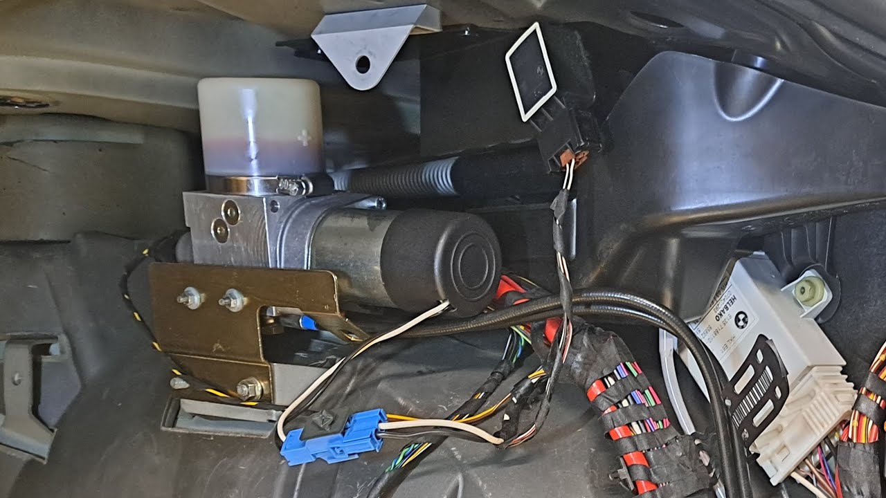 @pz-garage Jak uzupełnić olej w hydroklapie BMW E65 siłownik klapy bagażnika