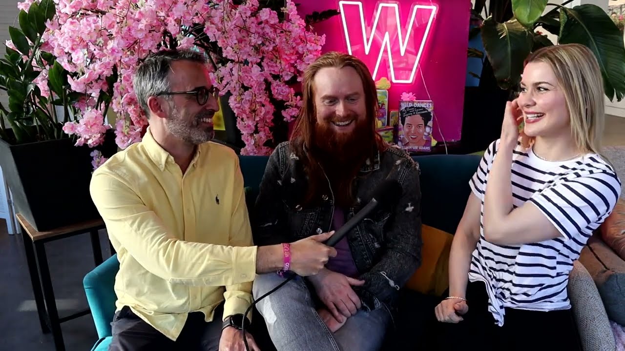 Rasmussen og Emmelie de Forest interview  - 5 + 10 års jubilæum (Eurovision 2023, Liverpool)