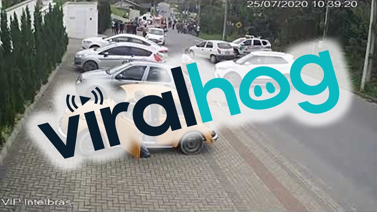 (Extended Footage) Small Plane Crashes onto a Residential Street in Guabiruba Brazil || ViralHog
