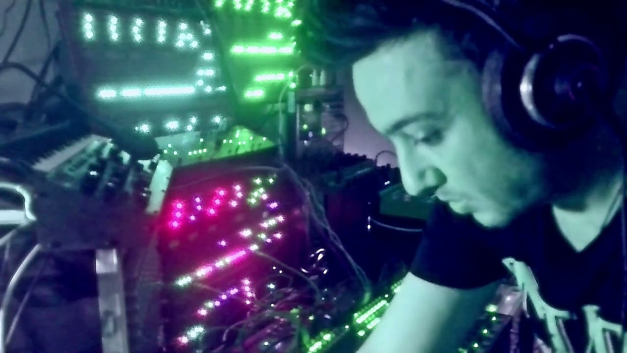 Analog Nomads: A Cosmic Downtempo Journey with Vincenzo Facino (Live Set)