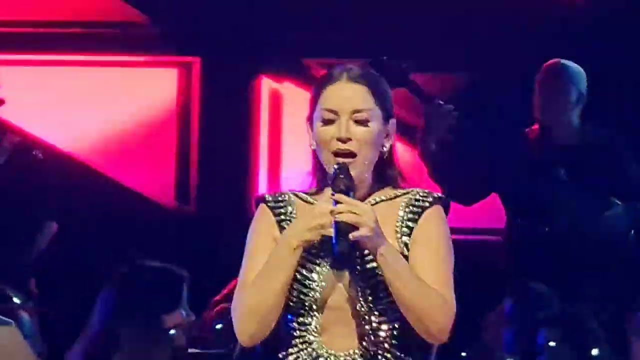 (12.09.2025) Aşkın Nur Yengi - Nazlanma, Harbiye Cemil Topuzlu Açıkhava Sahnesi Konserleri