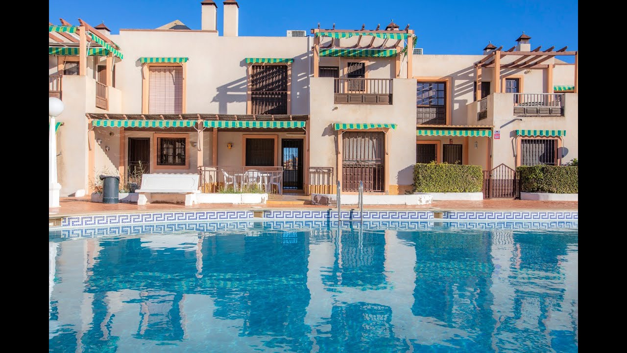 1890 Residencial Bahia Blanca en Puerto de Mazarron: casa en planta baja con piscina y terrazas