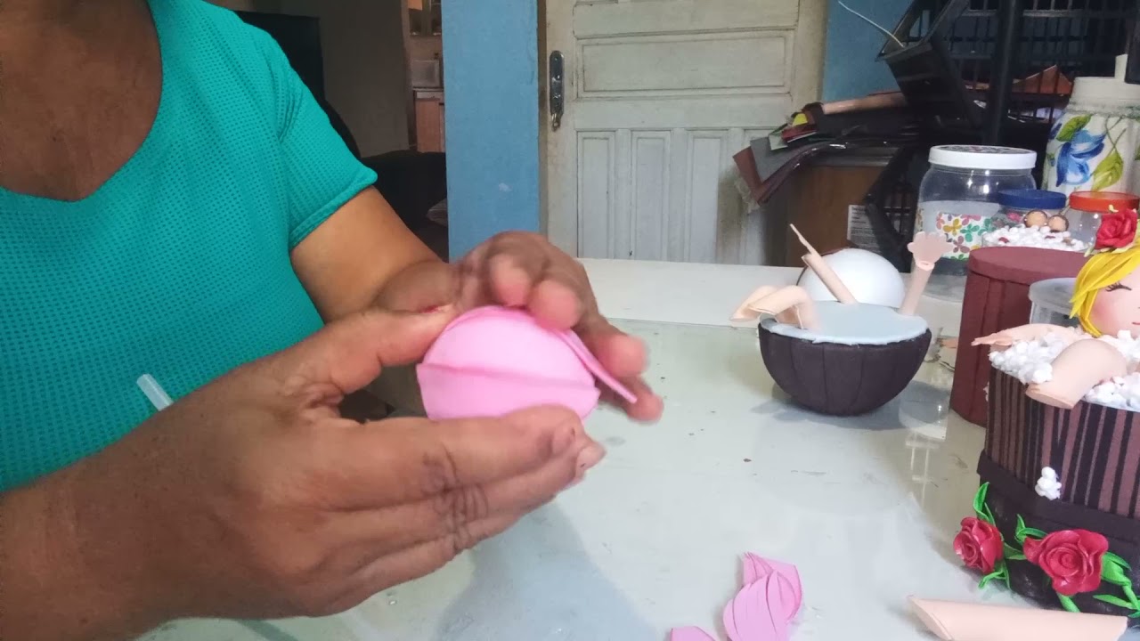 passo a passo lata decorada em eva..menina no ofurô