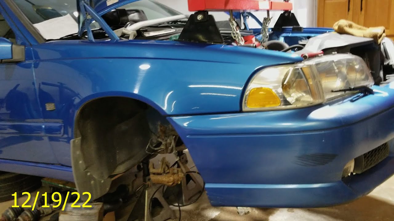 Helping Dan with his V70R manual conversion and restoration. Also parked my tow dolly in the snow.