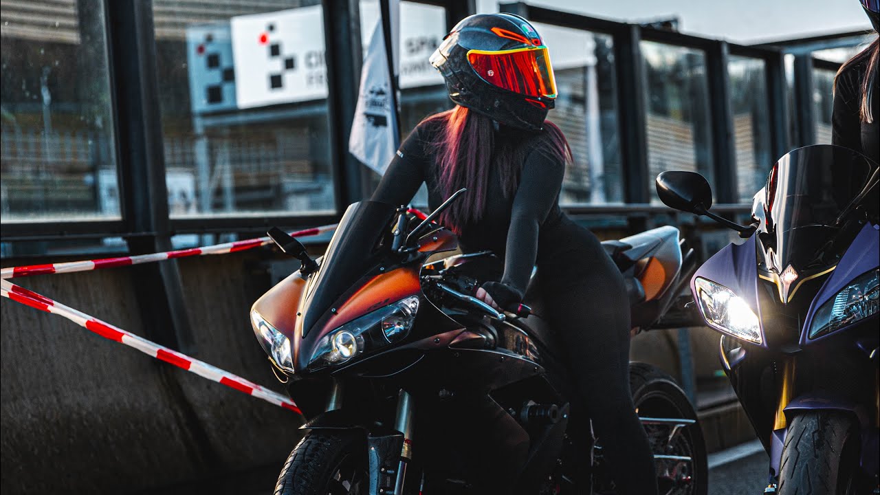 Des motardes sur le circuit de Mettet !? 😳  (avec Alisson kn et OM racing)