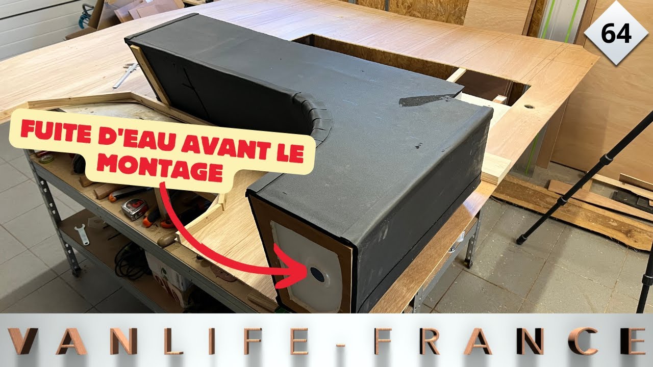 64 Montage de la cuve d'eau propre dans mon fourgon - Fuite d'eau 😩