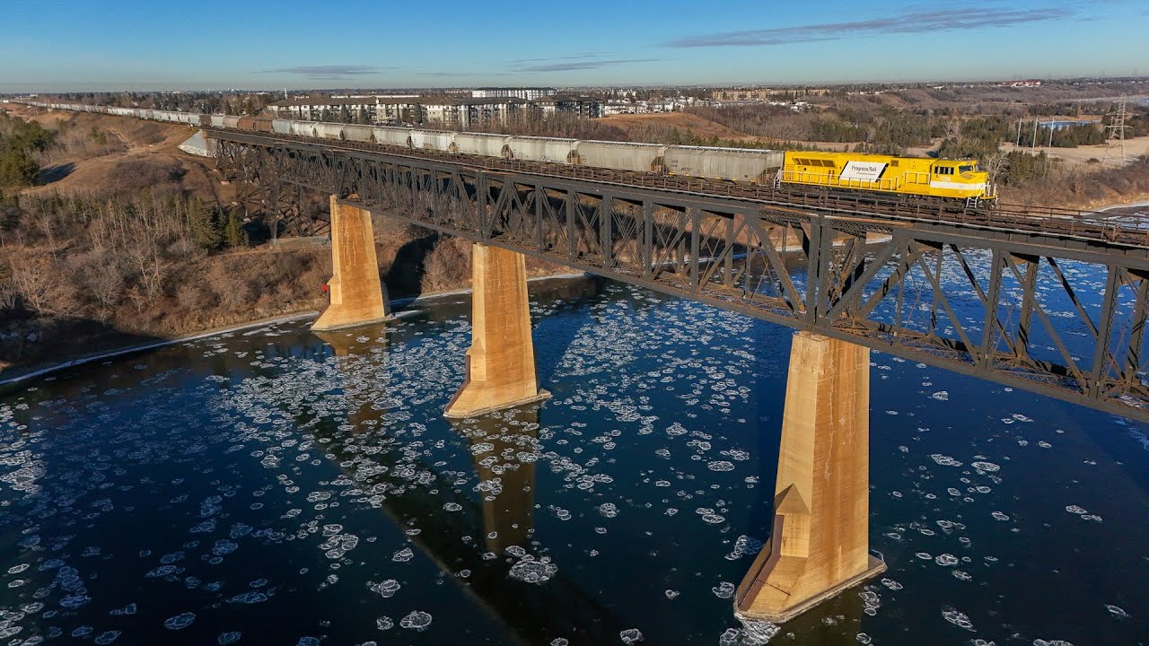 BCOL 4653 and EMDX 7206 on CN Wainwright Sub - November 25, 2025  