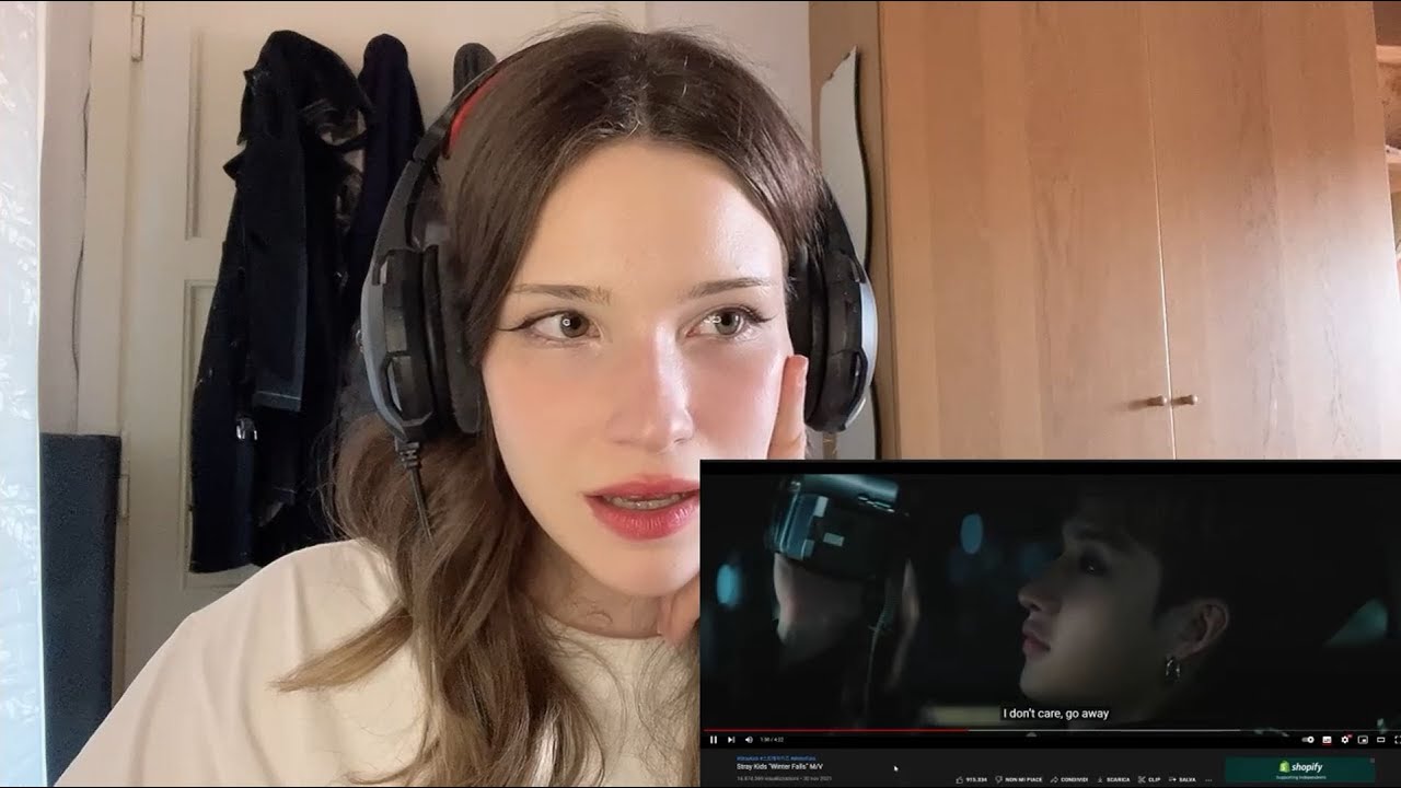 Reacting for the first time to Stray Kids 