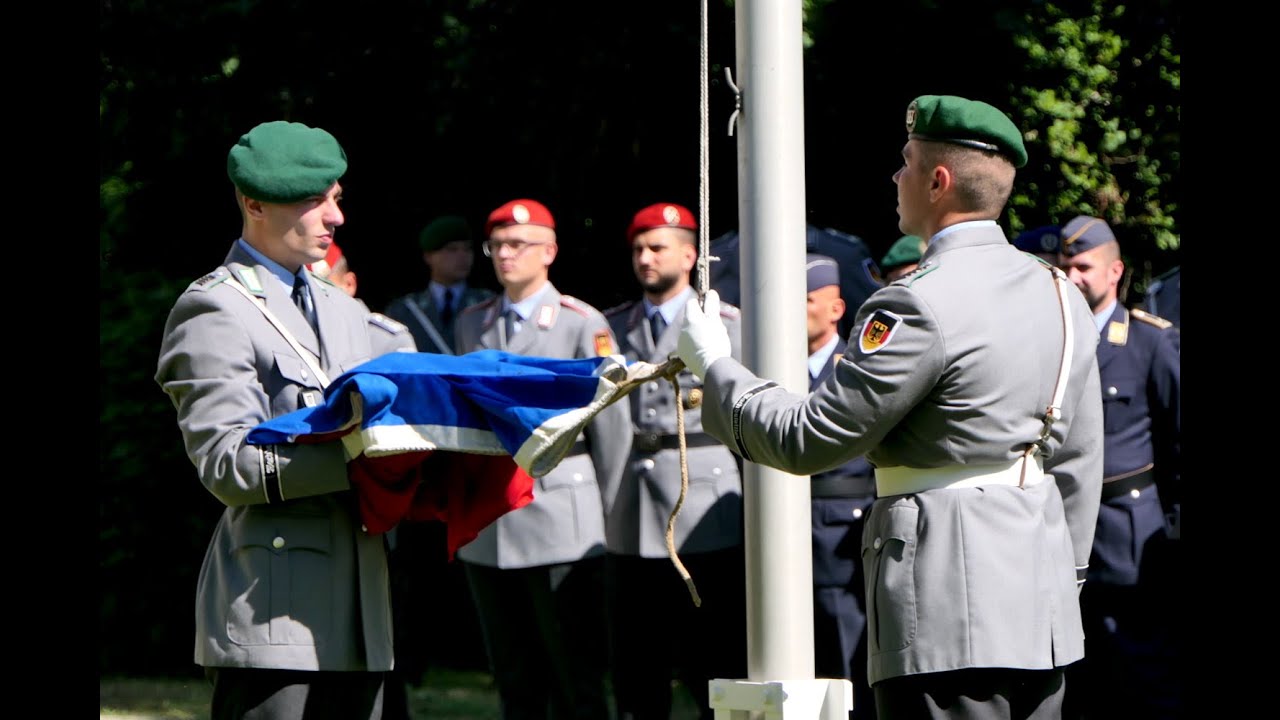 Große Flaggenparade 14. Juli 2022 Julius-Leber-Kaserne