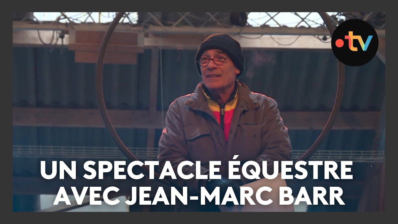 L'acteur Jean-Marc Barr se produit dans le spectacle &eacute;questre 
