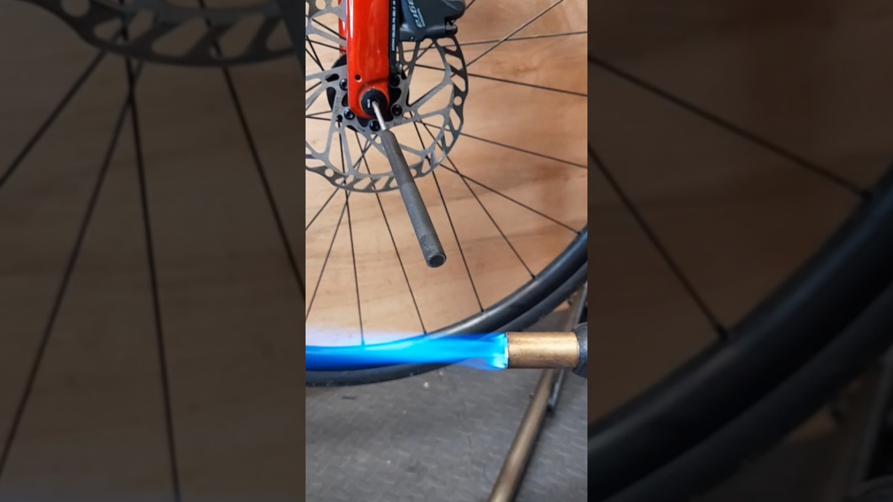 #BikeRepair #CyclingTips #BikeMaintenance #BikeLife #CyclingHack #BikeTools #BikeShorts #RoadBike