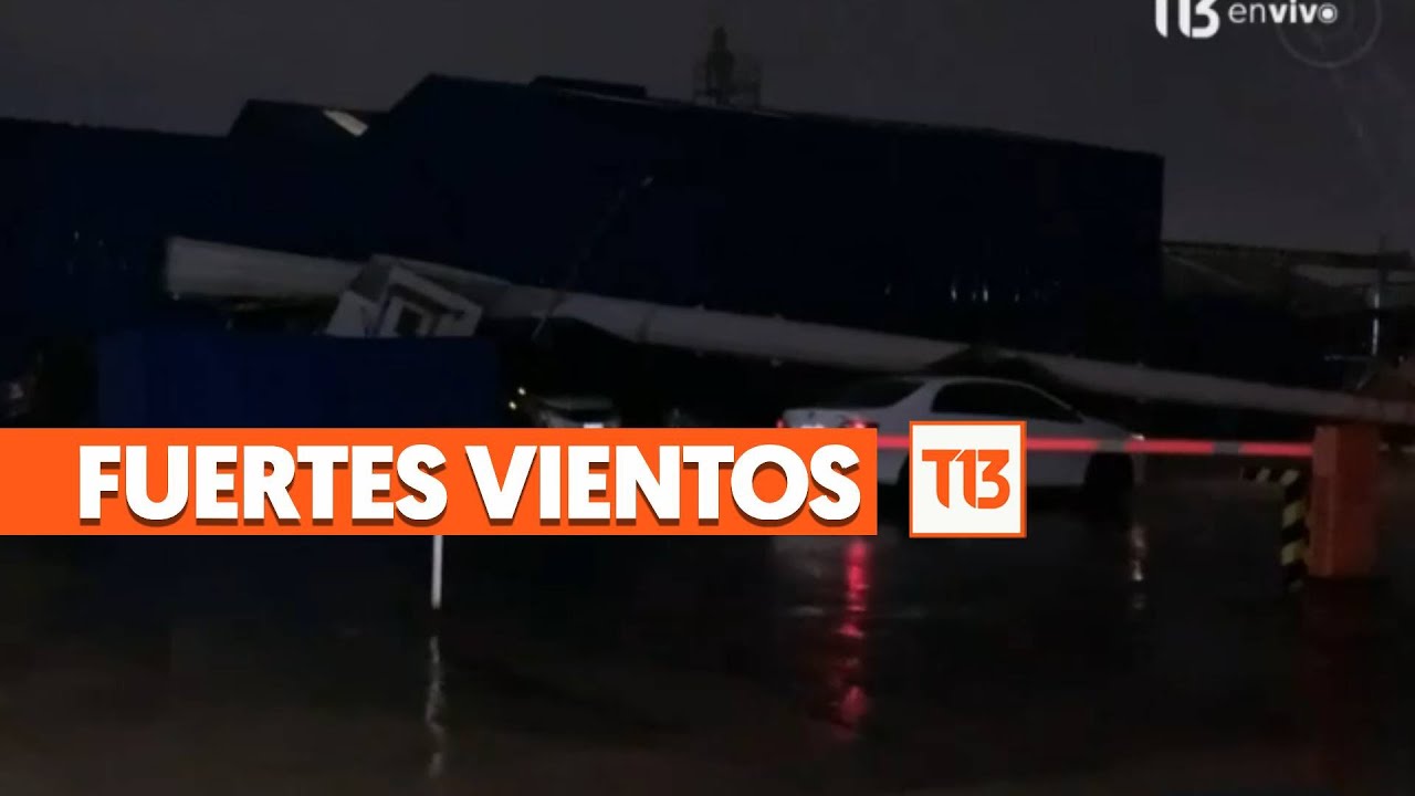 Fuertes vientos y lluvia en Talcahuano: Antena cayó y destruyó vehículos