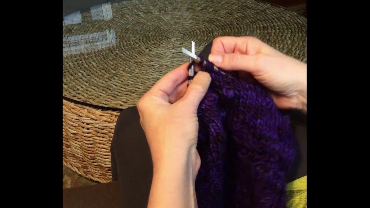 Knitting a four stitch (K1P1K1P1) bobble in-the-round