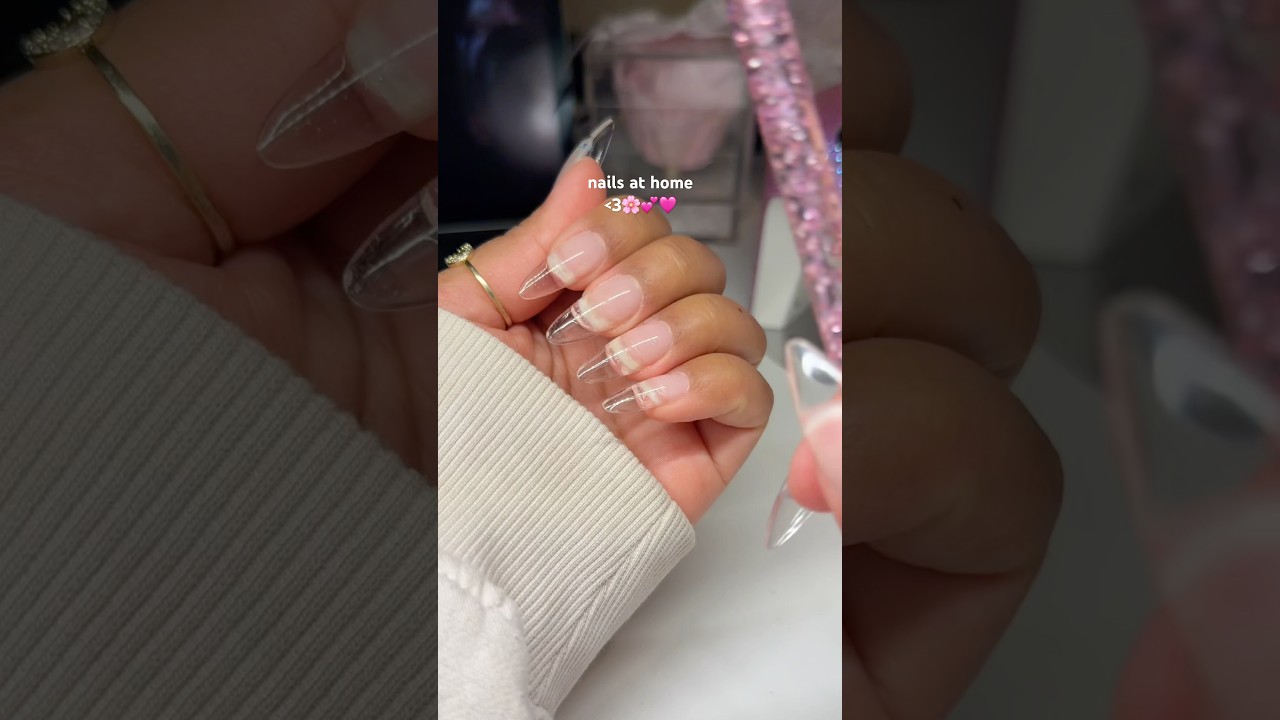lets do my nails at home💅🏽🌸🩷💕💅🏽 #nails #diy #nailinspo #pink #girls