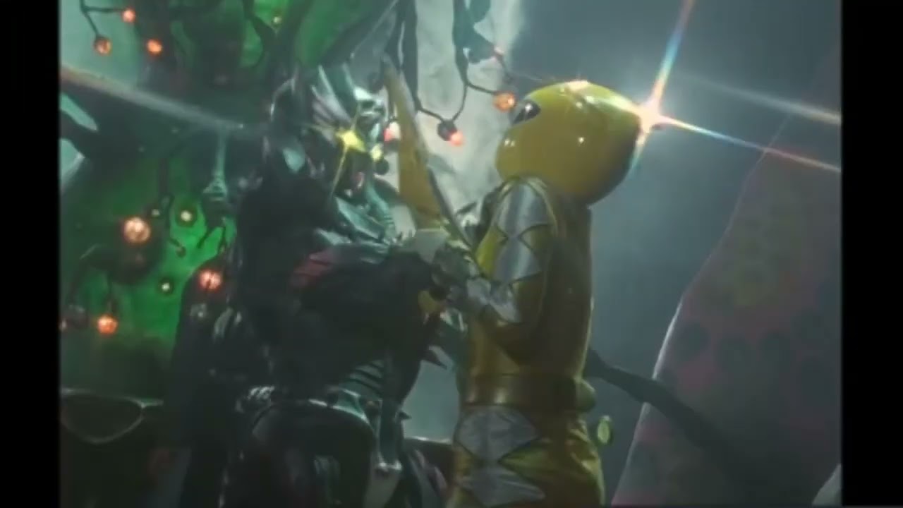 敵に胸を揉まれてしまうアバレイエロー