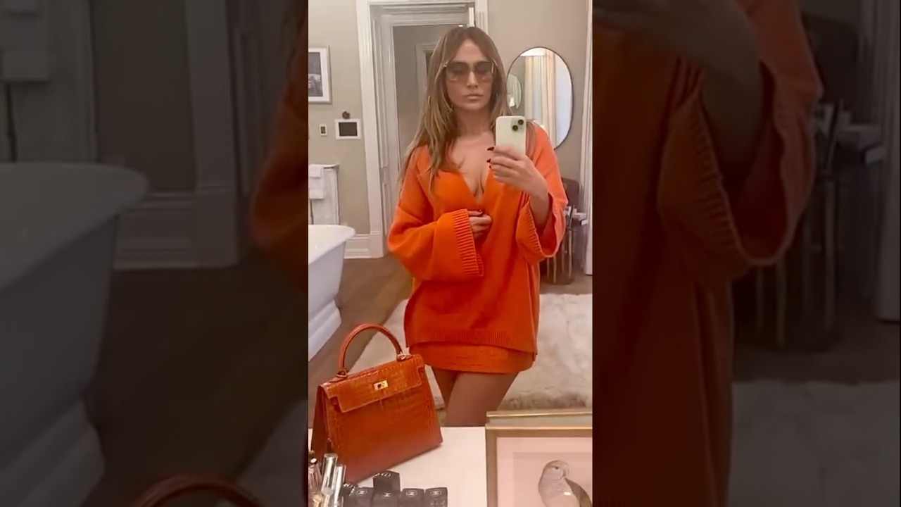Jennifer Lopez’s Christmas Decorations #JLo #Shorts