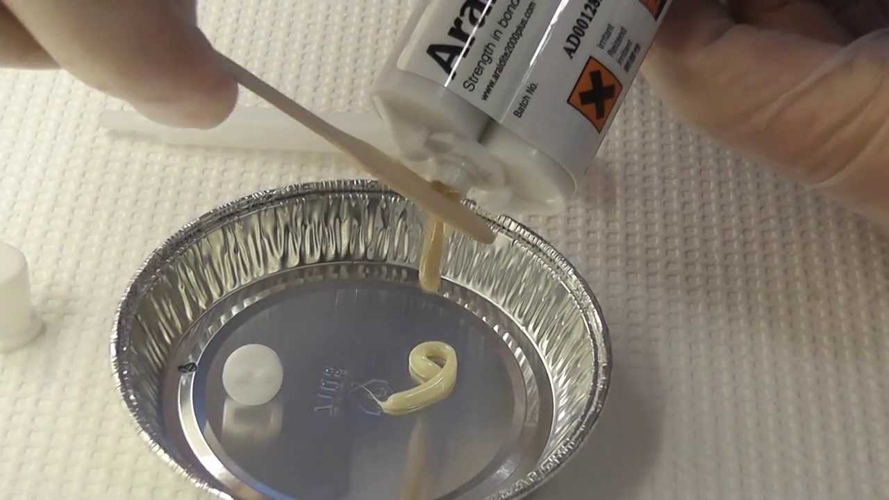 Araldite 2000 plus liminstruktion Araldite / Instruction how to start up an adhesive dual cartridge.