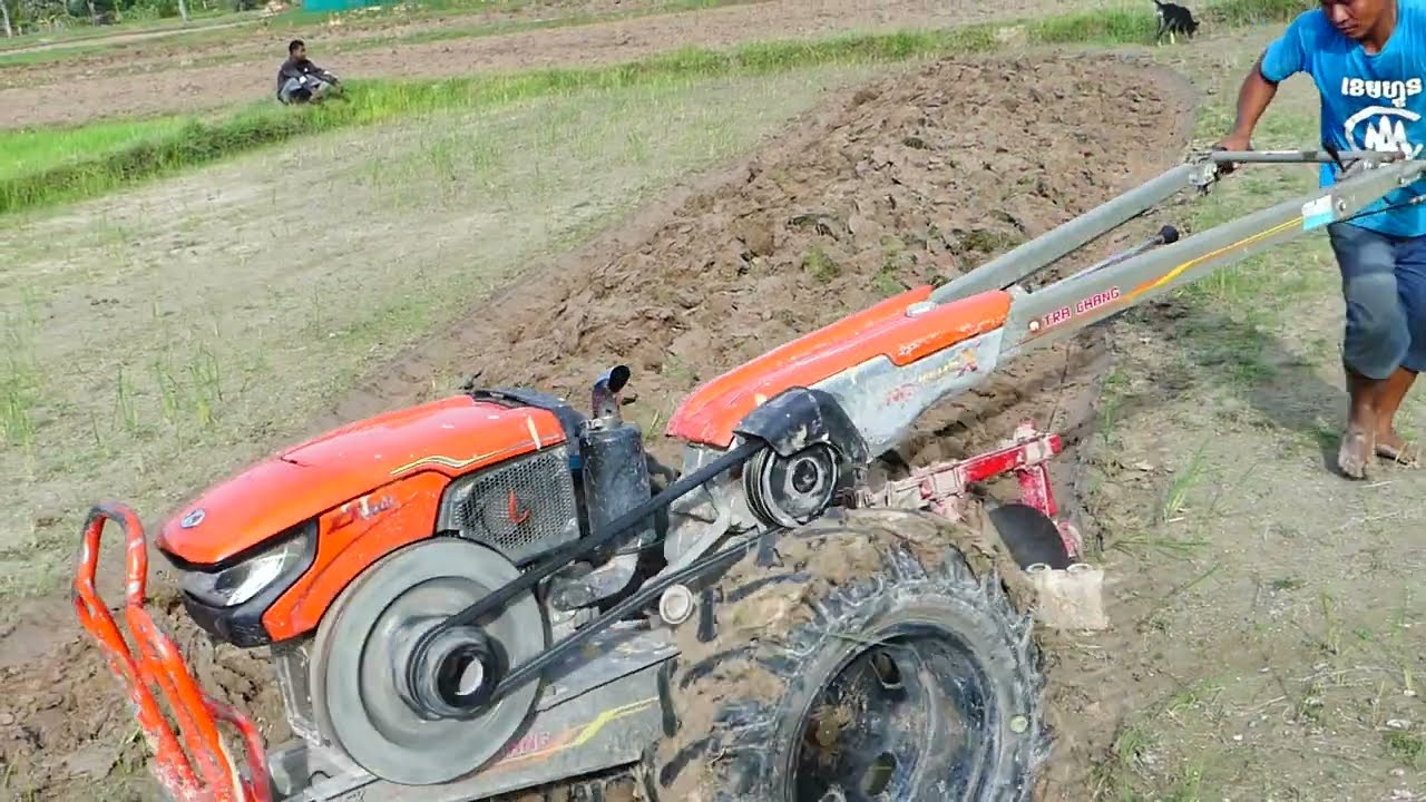 Kobuta tractor khmer farmer P1050828