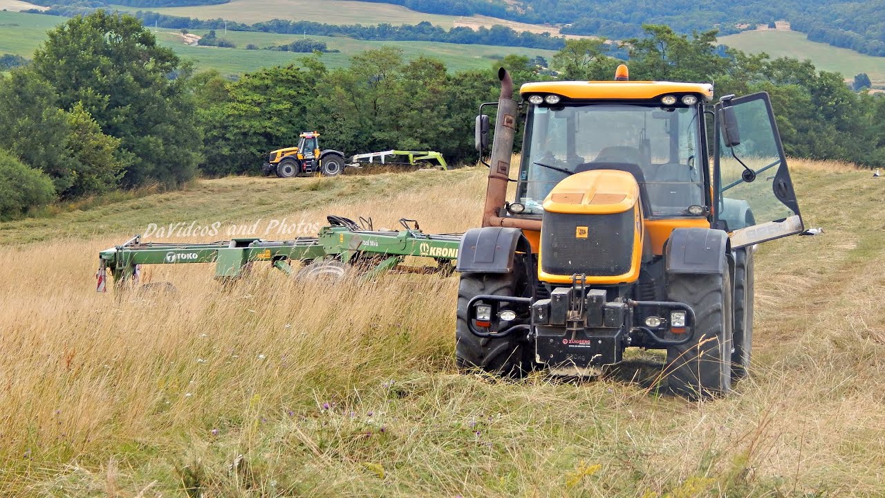 PD Dobrá Niva - Kosenie trávy 2015 - JCB Fastrac 2x 8250, 3220