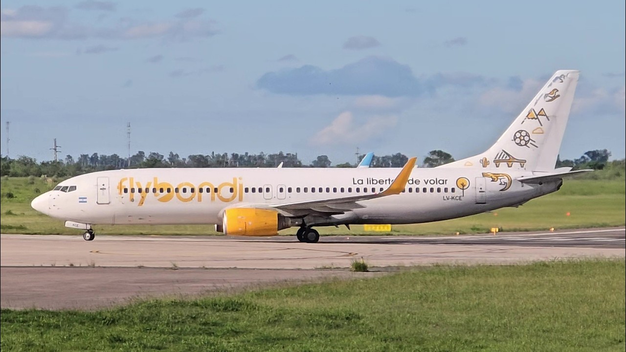 FlyBondi Boeing 737-800 LV-KCE aterrizando en Cordoba por Pista 05