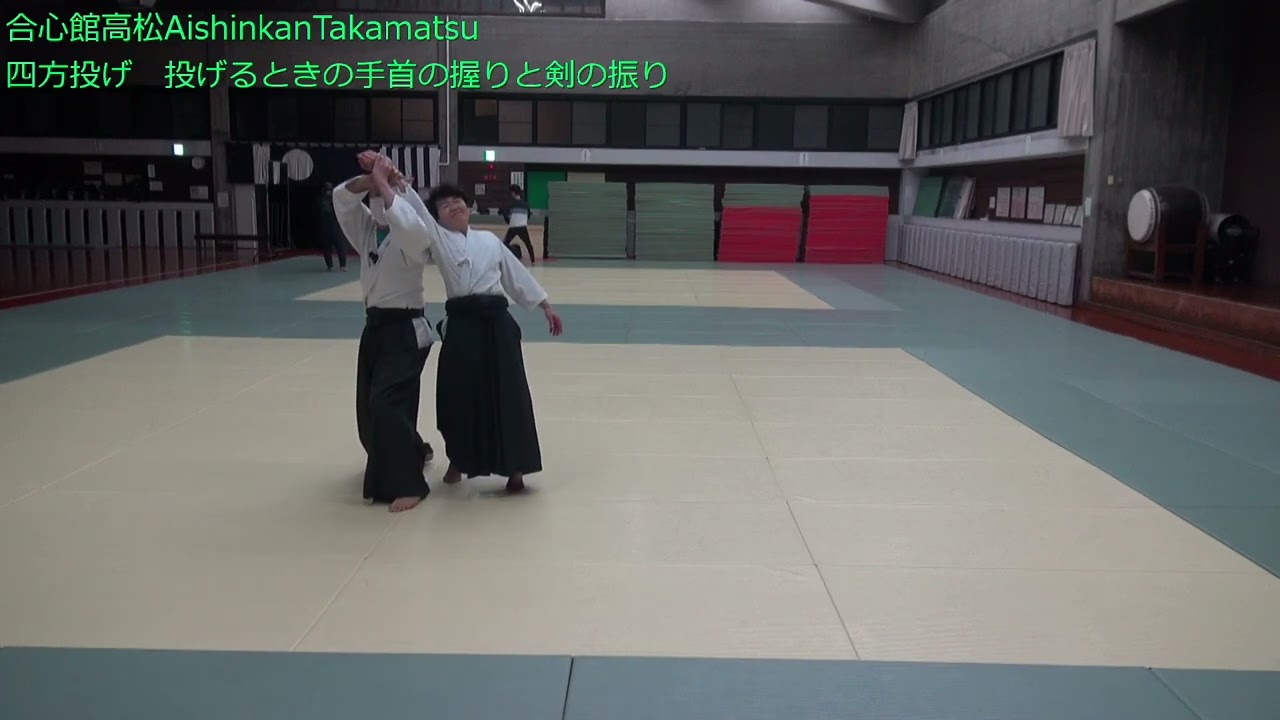 四方投げ投げるときの握りと剣の振り