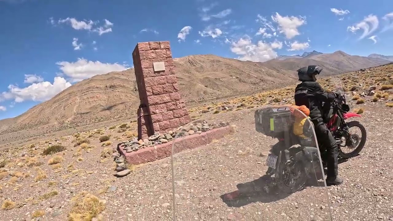 En moto 100%ripio camino al sosneado hotel abandonado. mendoza . cordillera de los andes