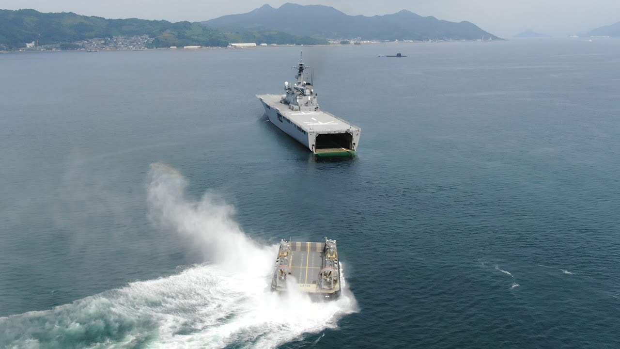 【LCAC すごいぞ！ある現象が現れた！】海上自衛隊 呉基地 【輸送艦「おおすみ」後部ハッチ半開き…出港！LCAC(エルキャック)登場！】2022年8月22日【ウェルドック】LST-4001護衛艦かが