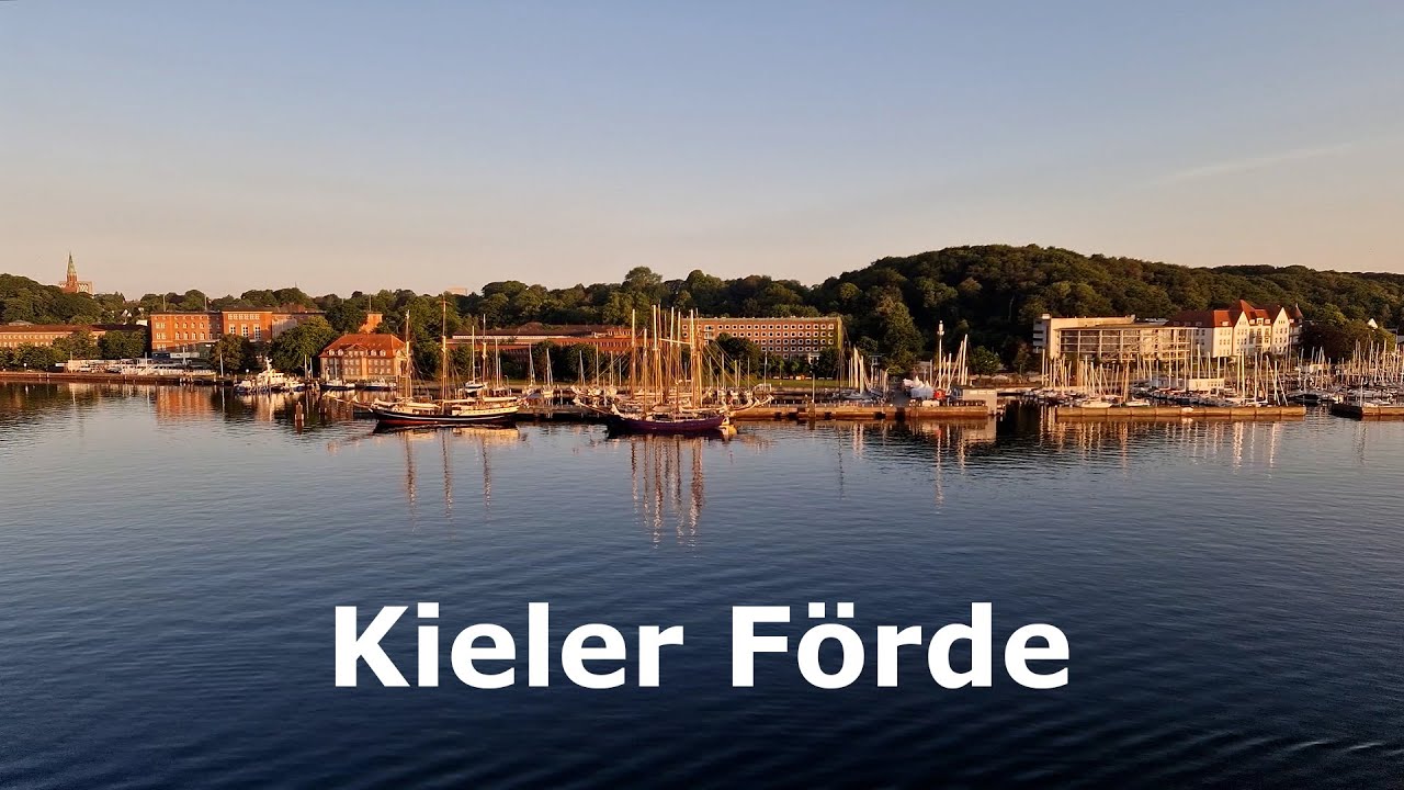4K Ankunft in Kiel mit Drehung am frühen Morgen bei perfektem Wetter - Kieler Förde