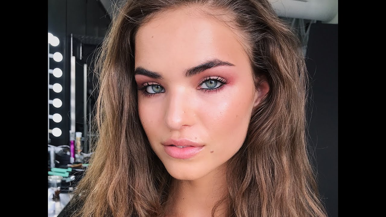 ROBIN HOLZKEN - ROSE TINTED EYE MODEL MAKEUP