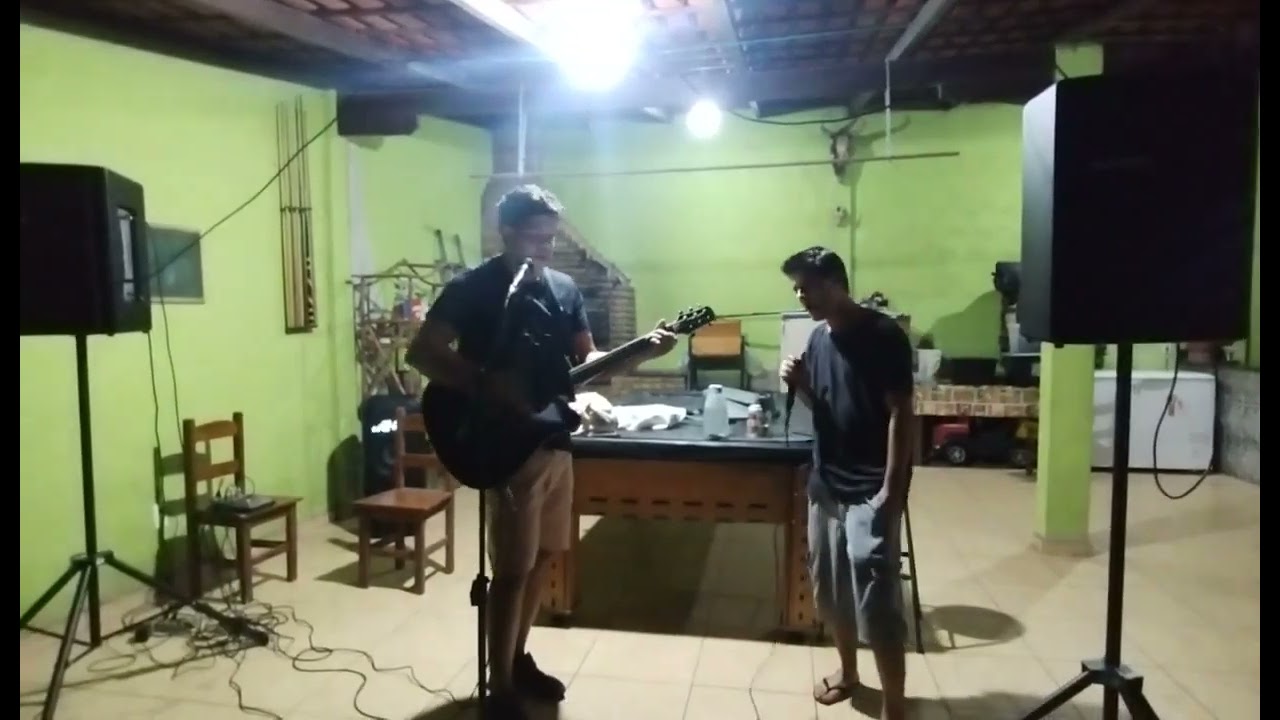 Creep do Radiohead no improviso.
