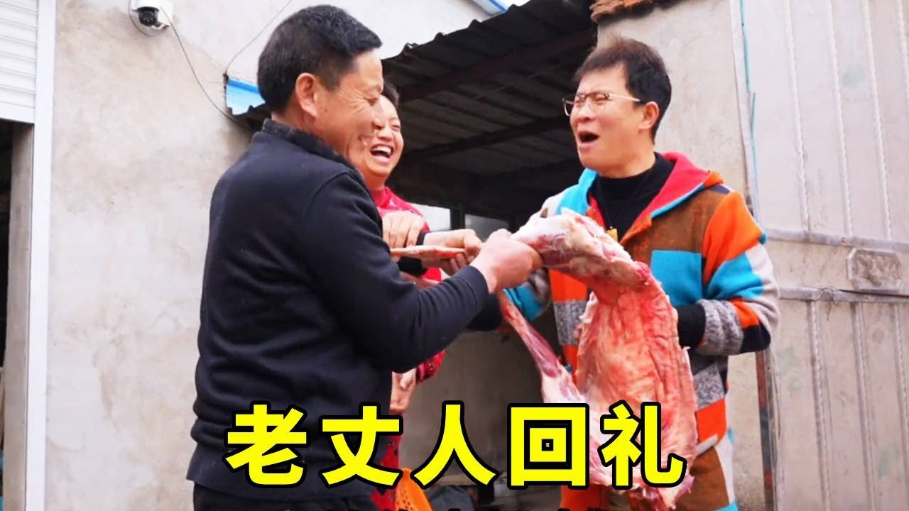 女婿送完礼准备回家，老丈人却不为所动？女婿不停暗示……这爷俩太好玩了！#送礼
