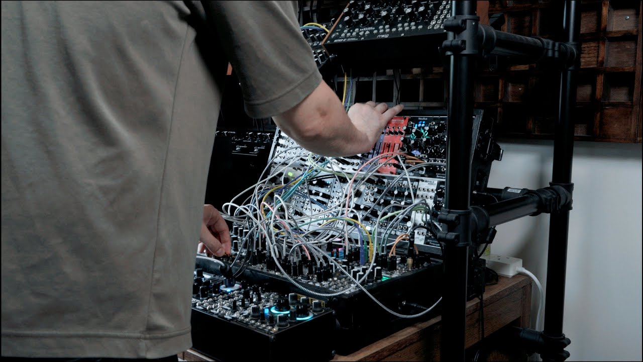 Looking Outside: Synthesizer and Eurorack Performance