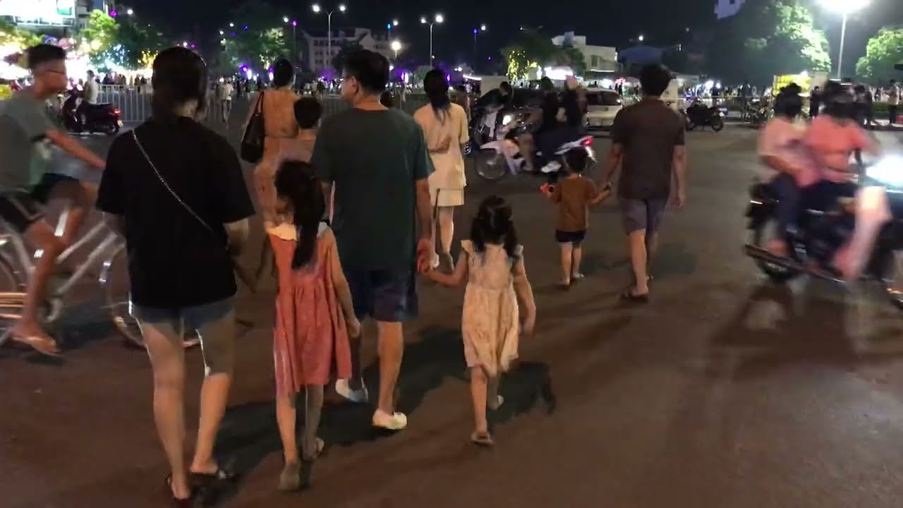 A Night Walk in Hai Duong City at Weekend | Vietnam 4K