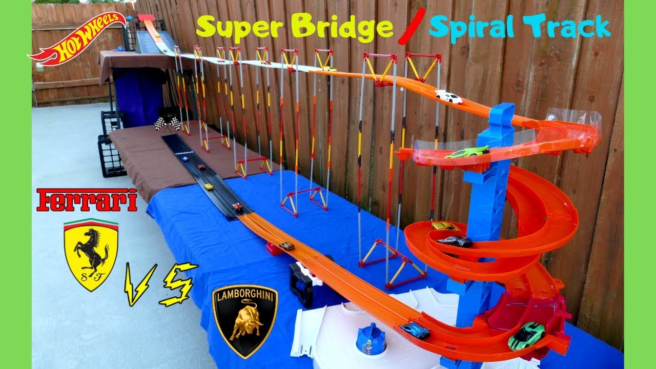 Hot Wheels Fat Track Lamborghini vs Ferrari super bridge spiral ramp Tournament race