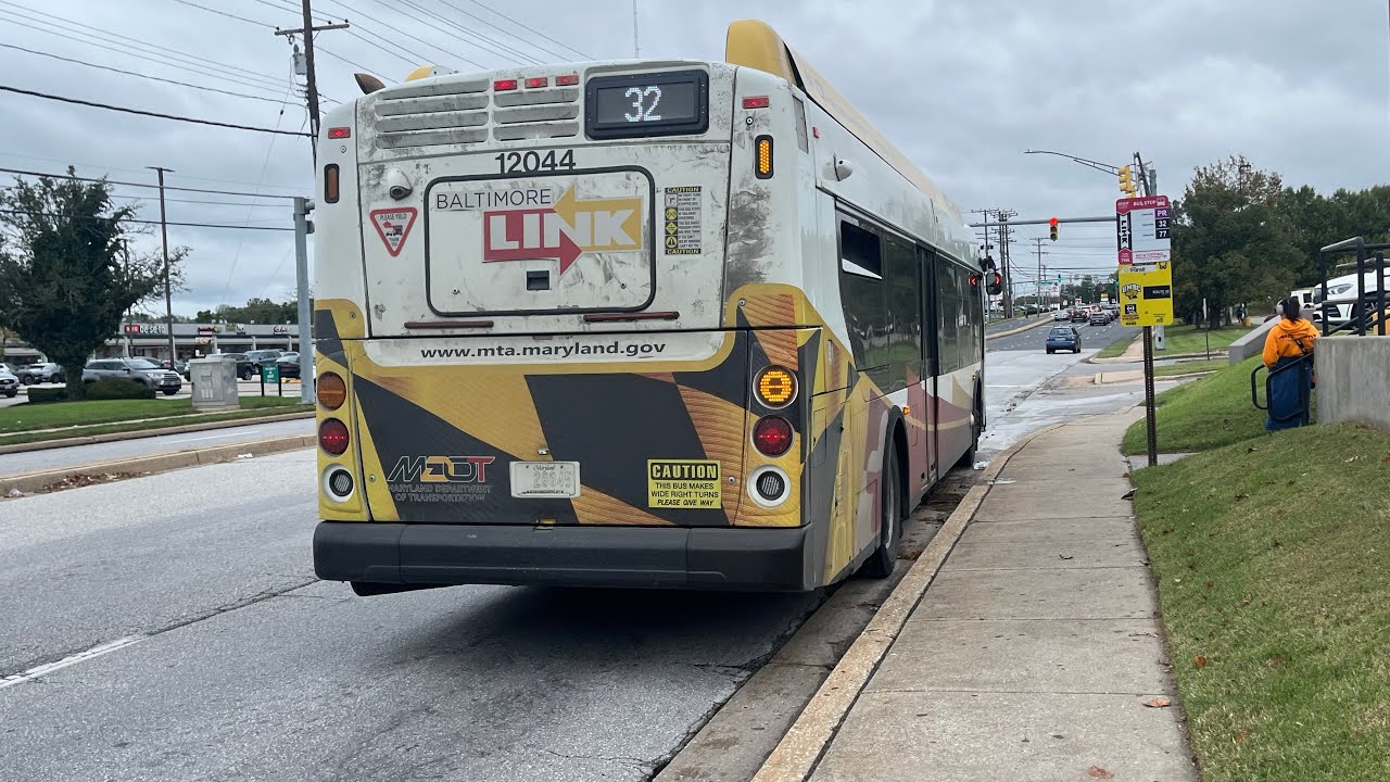 MTA Maryland: 2012 New Flyer XDE40 12044 - LocalLink 32