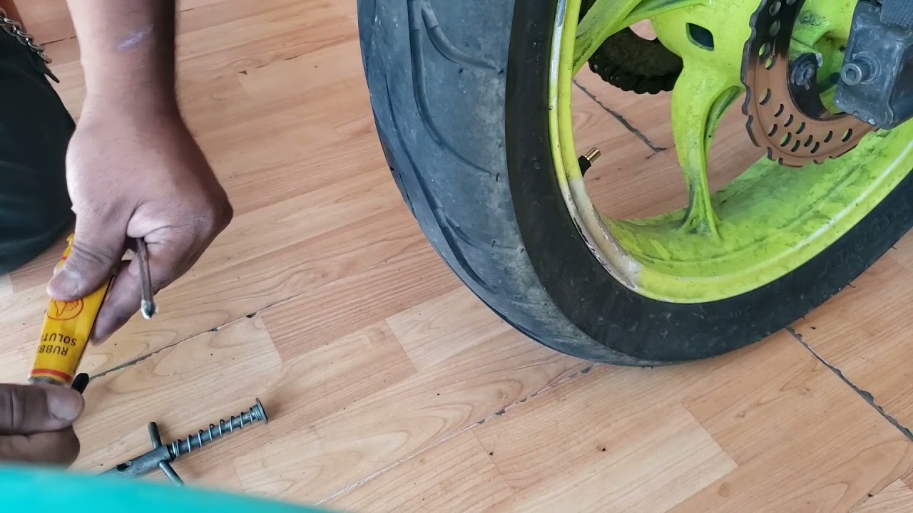 Как залатать бескамерную шину 🛠🏍🛵