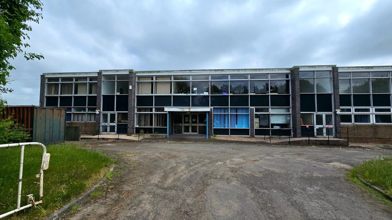 We Found An ABANDONED Kingswood South Yorkshire Activity Centre - Everything Left Behind!