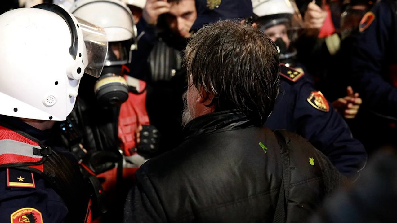 “Turma reagoi nga topi i ujit. Ngrita aparatin, ujin e drejtuan tek unë”, Bilani: E habitshme, si…