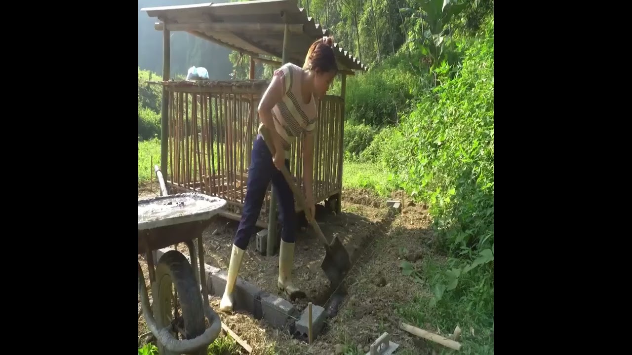 &ldquo;Hardworking Single Mother Builds Strong Brick Wall for Chicken House | Farm Life Construction&rdquo;