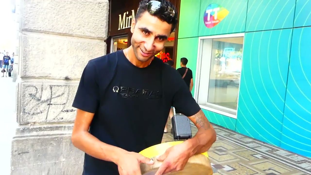 كي نروح من إيطاليا فلوسي نخليها في الديوانة ، تشري موتور صغير ب200 أورو تخلص عليه مليون و نص ديوانة 