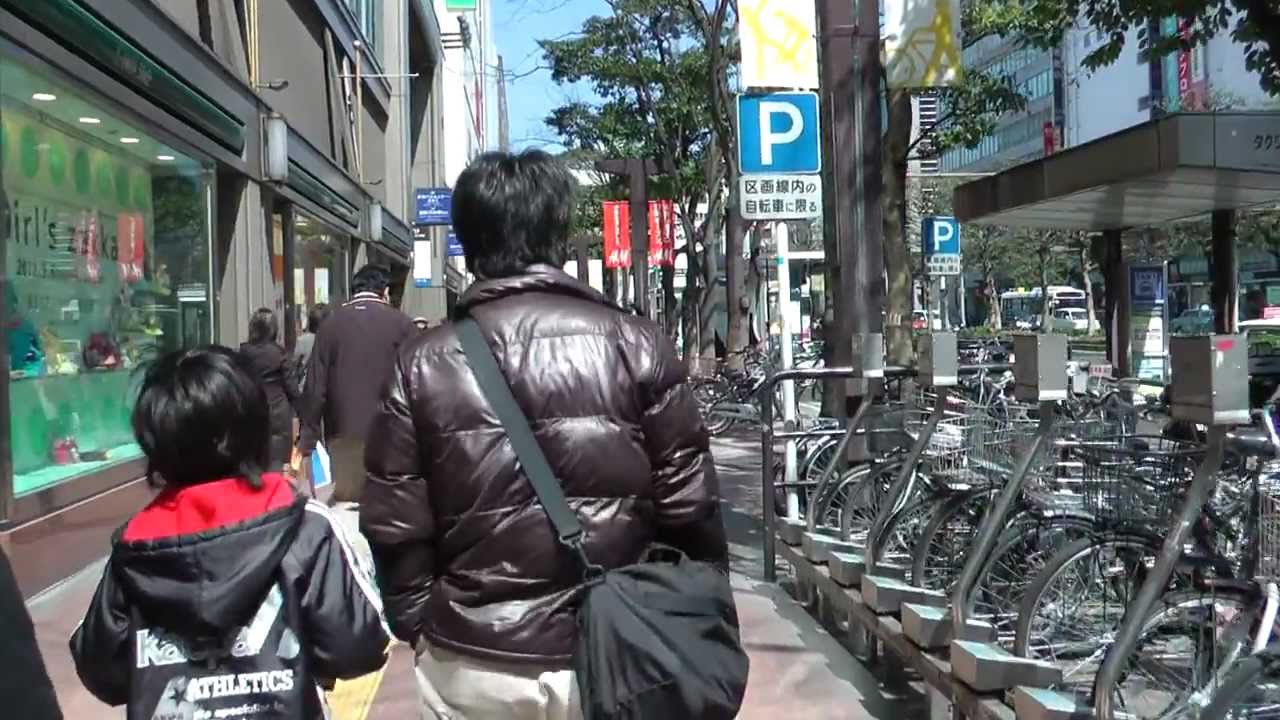 Japanese Street Scene: Tenjin, Fukuoka City - 福岡市天神 - Japan As It Truly Is